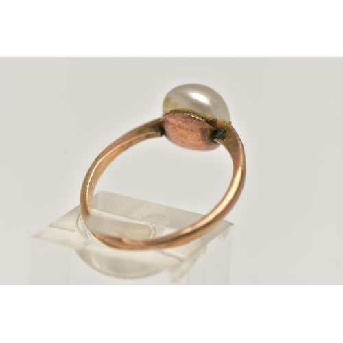 38 - A YELLOW METAL CULTURED PEARL RING, baroque cultured pearl (loose in setting, visible adhesive), pin... 