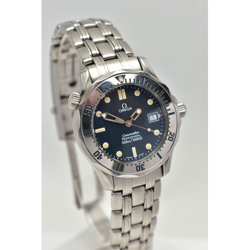 67 - A GENTS 'OMEGA SEAMASTER' WRISTWATCH, quartz movement, round black dial signed 'Omega, Seamaster Pro... 