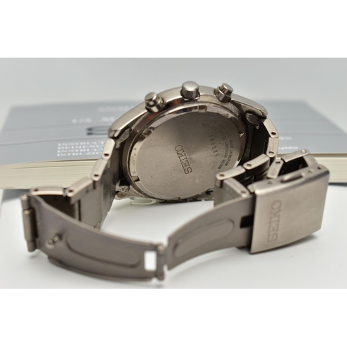 80 - A 'SEIKO' TITANIUM WRISTWATCH, quartz movement, round dial signed 'Seiko chronograph titanium 100m',... 