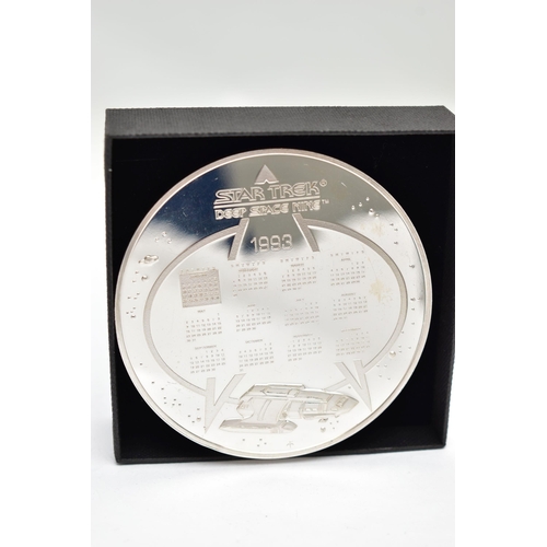 85 - A SILVER STAR TREK MEDALLION, deep space nine premier 1993, with Calander to the reverse, engraved t... 