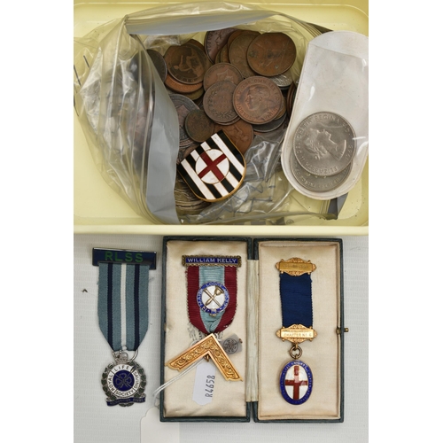 125 - A 9CT GOLD MASONIC MEDAL AND A SMALL BOX OF MEDALS AND COINS, to include a 9ct gold Masonic medal, p... 