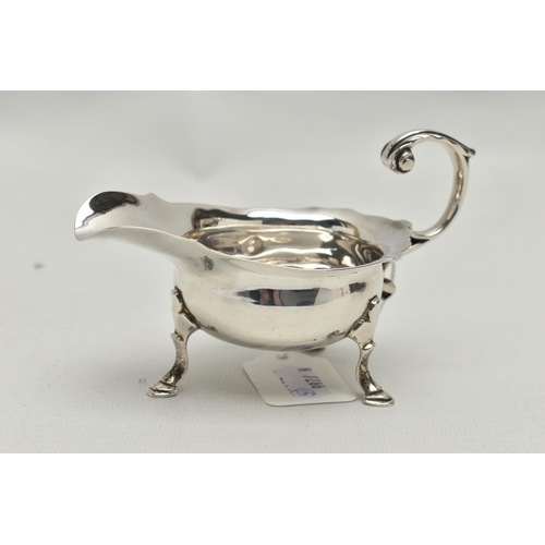 243 - A GEORGE III SMALL SILVER SAUCE BOAT OF SHAPED OVAL FORM, 'S' scroll handle, wavy rim, on three cabr... 