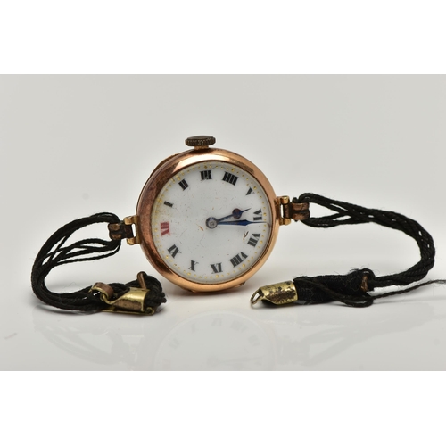 55 - AN 18CT GOLD EARLY 20TH CENTURY WRISTWATCH, manual wind, round white dial, Roman numerals, blue stee... 