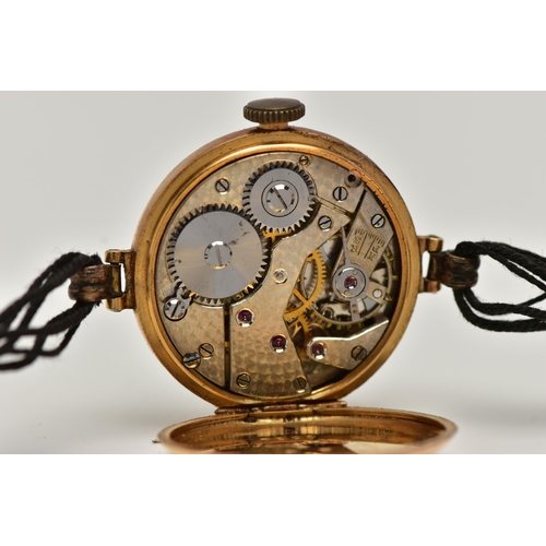 55 - AN 18CT GOLD EARLY 20TH CENTURY WRISTWATCH, manual wind, round white dial, Roman numerals, blue stee... 