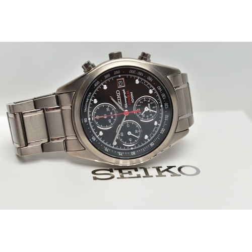 80 - A 'SEIKO' TITANIUM WRISTWATCH, quartz movement, round dial signed 'Seiko chronograph titanium 100m',... 