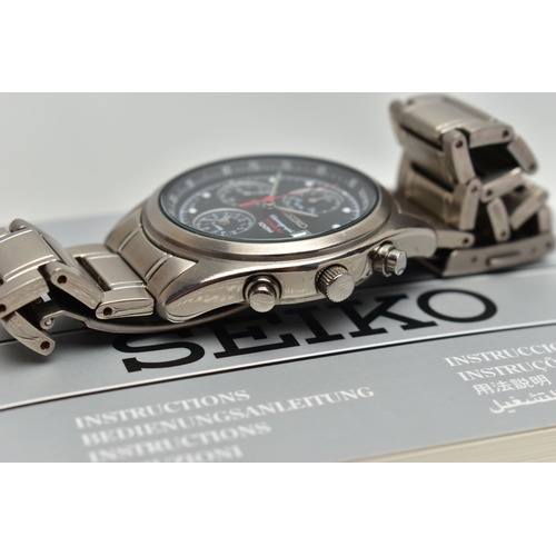 80 - A 'SEIKO' TITANIUM WRISTWATCH, quartz movement, round dial signed 'Seiko chronograph titanium 100m',... 