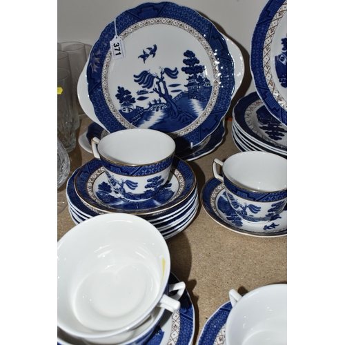 371 - A LARGE QUANTITY OF BLUE AND WHITE DINNERWARE, comprising Royal Doulton The Majestic Collection Boot... 