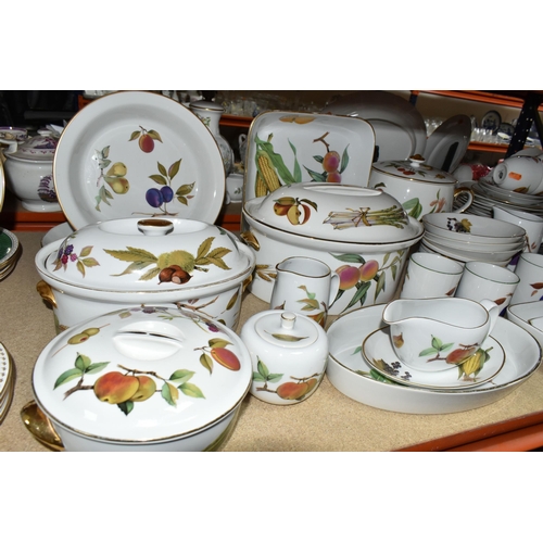 470 - A LARGE QUANTITY OF ROYAL WORCESTER 'EVESHAM' PATTERN DINNERWARE, comprising four lidded casserole p... 