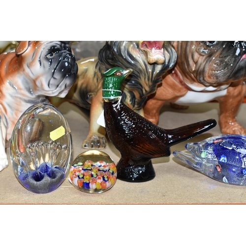 477 - A GROUP OF CERAMICS AND GLASS PAPERWEIGHTS, comprising a Guiness G0052 Heritage Toucan money box, a ... 