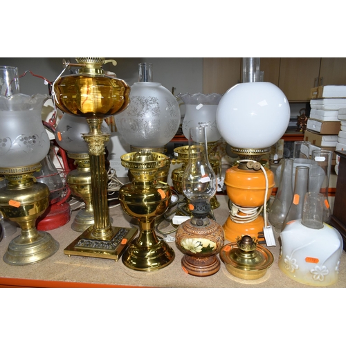 492 - A QUANTITY OF LAMPS AND SHADES, oil lamps and electric table lamps, to include a tall Duplex oil lam... 