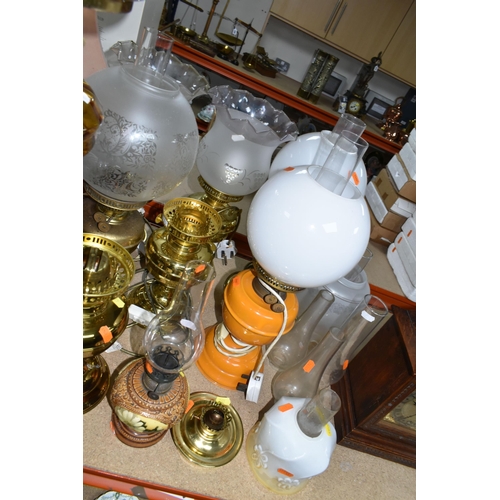 492 - A QUANTITY OF LAMPS AND SHADES, oil lamps and electric table lamps, to include a tall Duplex oil lam... 