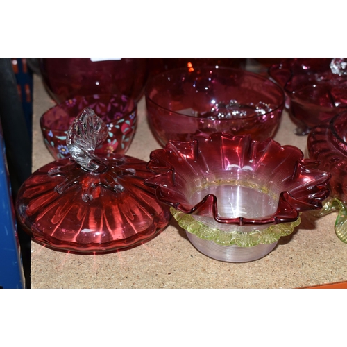 494 - A GROUP OF CRANBERRY GLASS, AND OTHER GLASS WARES, to include a cranberry and clear ribbed glass bow... 