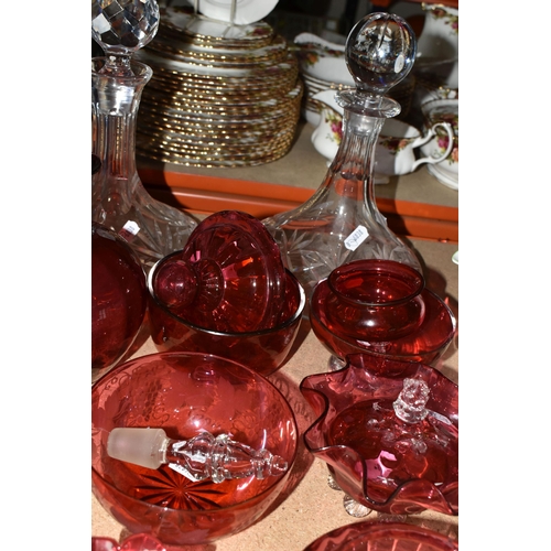 494 - A GROUP OF CRANBERRY GLASS, AND OTHER GLASS WARES, to include a cranberry and clear ribbed glass bow... 