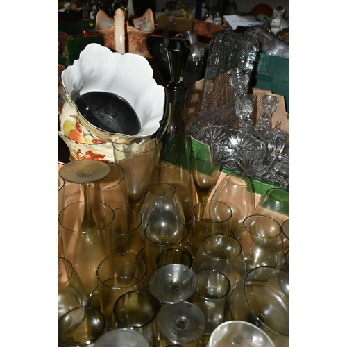 499 - SIX BOXES AND LOOSE CERAMICS AND GLASS WARES, to include a pot and mismatched pot lid advertising Cr... 