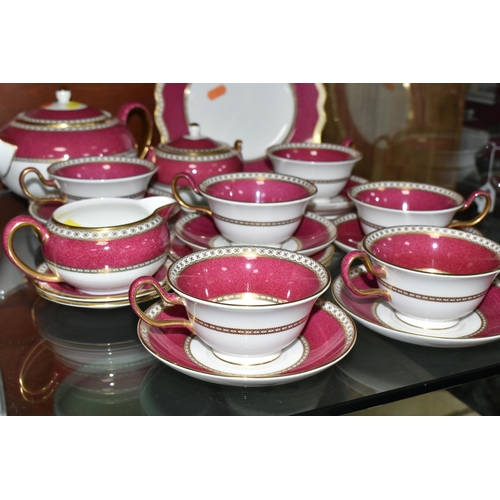 515 - A WEDGWOOD 'ULANDER' W1813 PATTERN TEA SET, comprising teapot, milk jug, covered sugar bowl, cake pl... 