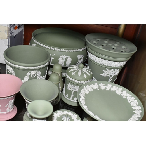 521 - A QUANTITY OF WEDGWOOD GREEN JASPERWARE TOGETHER WITH THREE PIECES OF PINK JASPERWARE, comprising a ... 