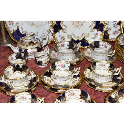 523 - LATE 19TH/EARLY 20TH CENTURY COALPORT PORCELAIN BATWING TEAWARE PATTERN NUMBER Y2665, comprising a s... 