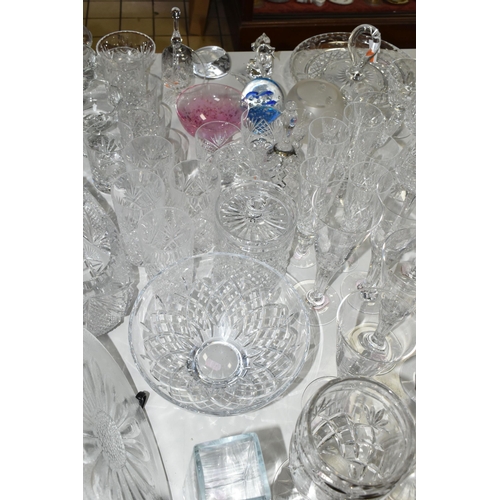 538 - A QUANTITY OF CUT CRYSTAL, to include a Dartington Crystal cheese board, a pink and gold mottled Cai... 