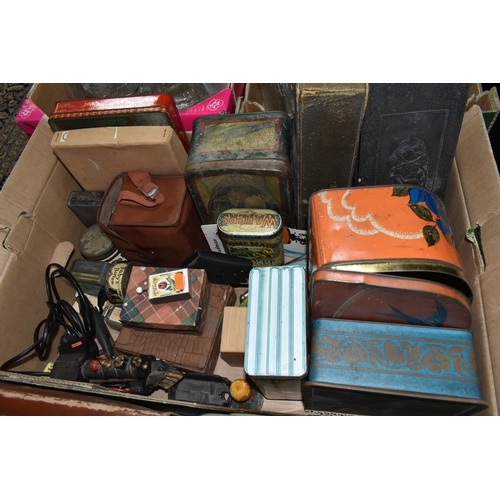 548 - A BOX AND LOOSE ADVERTISING TINS, METALWARES, RADIO AND SUNDRY ITEMS, to include a once hinged tin w... 