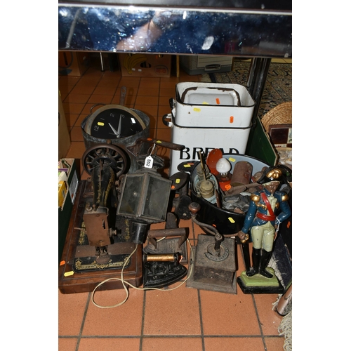 552 - A GROUP OF METALWARES AND A SEWING MACHINE, to include a Singer sewing machine, two enamel bread bin... 