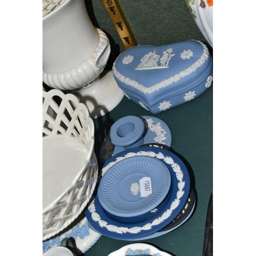 386 - A GROUP OF WEDGWOOD CERAMICS, to include a creamware basket (sd, repair and loss), two Embossed Quee... 