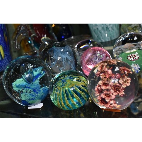 387 - A GROUP OF PAPERWEIGHTS AND OTHER DECORATIVE GLASS WARES, to include a Vetrerie Artistica TFZ Intern... 