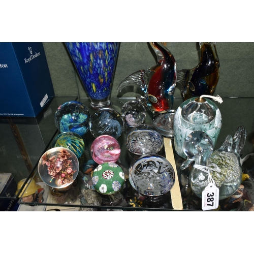 387 - A GROUP OF PAPERWEIGHTS AND OTHER DECORATIVE GLASS WARES, to include a Vetrerie Artistica TFZ Intern... 