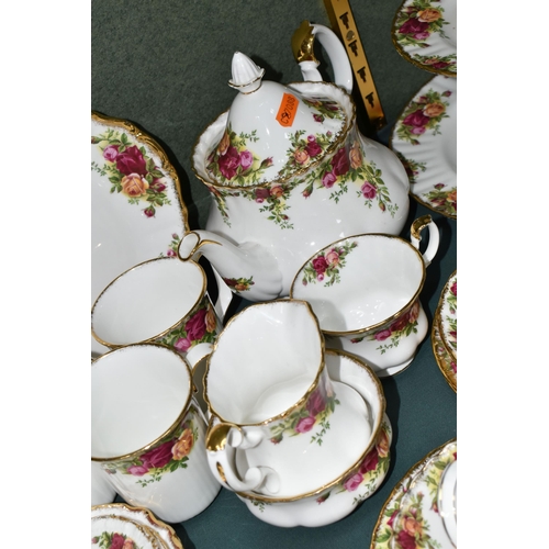 392 - A THIRTY SEVEN PIECE ROYAL ALBERT OLD COUNTRY ROSES TEA SET AND GIFTWARES, comprising a three tier c... 