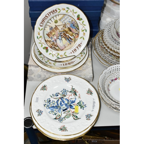 394 - A QUANTITY OF COLLECTOR'S PLATES, comprising four boxed Wedgwood limited edition Millenium collector... 