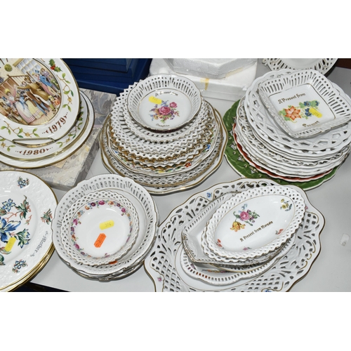 394 - A QUANTITY OF COLLECTOR'S PLATES, comprising four boxed Wedgwood limited edition Millenium collector... 