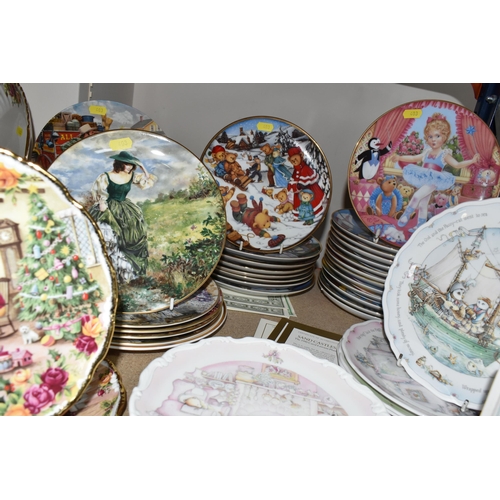 403 - A QUANTITY OF BOXED COLLECTOR'S PLATES, comprising a Royal Doulton 'The Owl And The Pussy-Cat' money... 