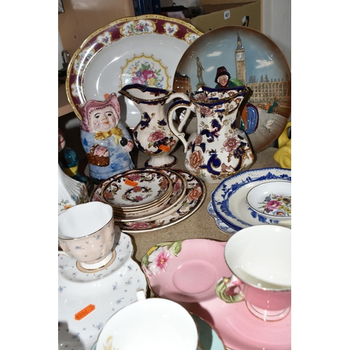 415 - A GROUP OF TEAWARE, NATWEST PIGGIES AND CABINET PLATES, comprising two small Aynsley loving cups to ... 