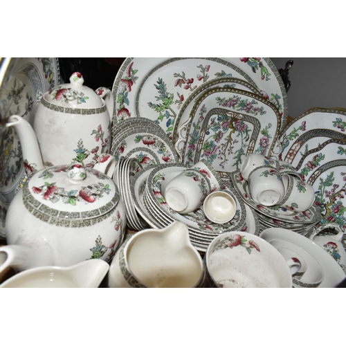 417 - THREE BOXES OF W.D. MIDWINTER 'INDIAN TREE' PATTERN DINNERWARE AND ORNAMENTS, to include meat plate,... 