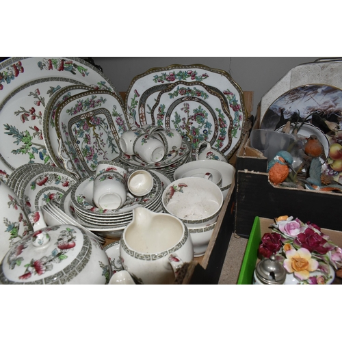 417 - THREE BOXES OF W.D. MIDWINTER 'INDIAN TREE' PATTERN DINNERWARE AND ORNAMENTS, to include meat plate,... 