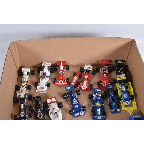 22 - A COLLECTION OF UNBOXED AND ASSORTED 1970'S MAINLY CORGI TOYS RACING CARS, majority are F1 cars, to ... 