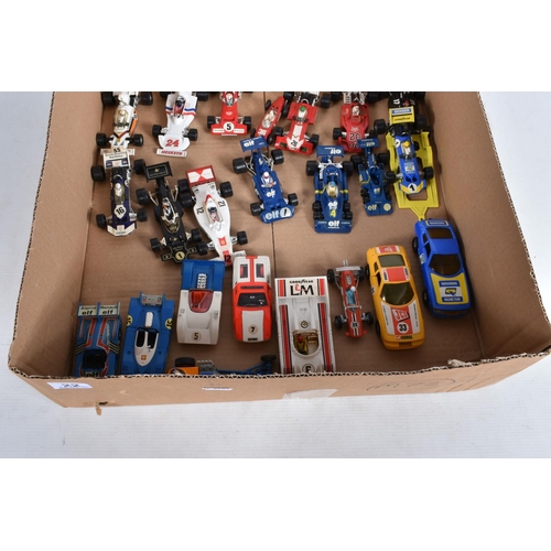 22 - A COLLECTION OF UNBOXED AND ASSORTED 1970'S MAINLY CORGI TOYS RACING CARS, majority are F1 cars, to ... 