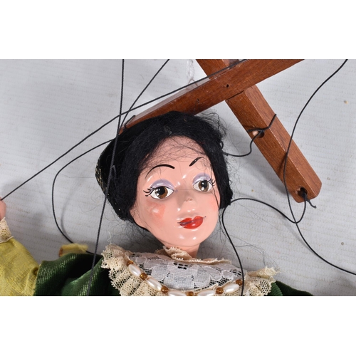 39 - A BOXED PELHAM SL CATHERINE PARR PUPPET, appears complete and in good condition with only minor wear... 