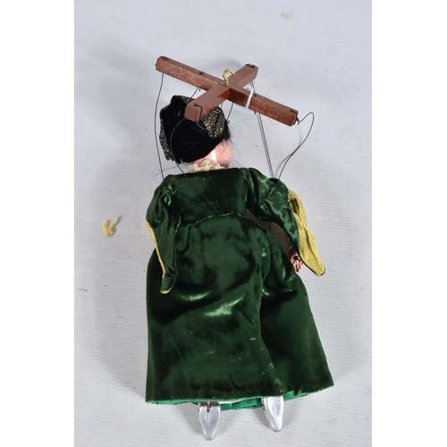 39 - A BOXED PELHAM SL CATHERINE PARR PUPPET, appears complete and in good condition with only minor wear... 