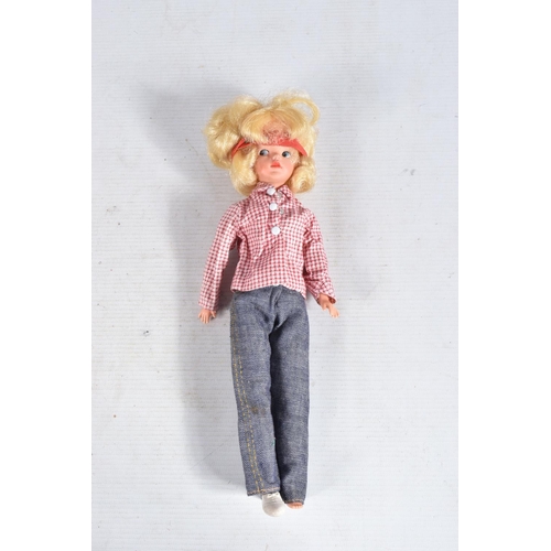 72 - A QUANTITY OF UNBOXED AND ASSORTED SINDY AND PAUL DOLLS, CLOTHING AND ACCESSORIES, Sindy is marked '... 