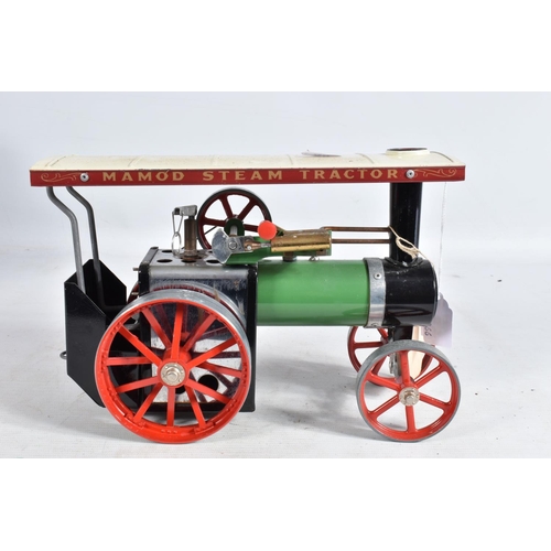 98 - A BOXED MAMOD STEAM TRACTION ENGINE, No.T.E.1a, green body with red, black, cream and bare metal det... 