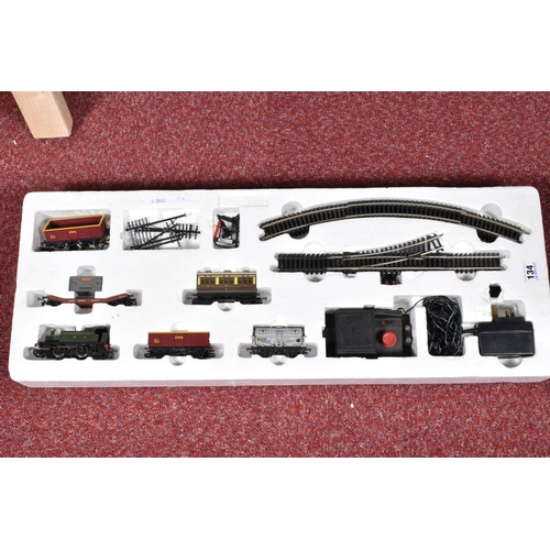 134 - A BOXED HORNBY RAILWAYS OO GAUGE THE WESTERN SPIRIT SET, No.R1109, comprising class 101 Holden Tank ... 