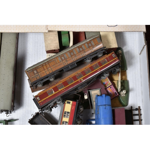 135 - A COLLECTION OF MAINLY UNBOXED HORNBY DUBLO MODEL RAILWAY ITEMS, to include boxed class 20 locomotiv... 