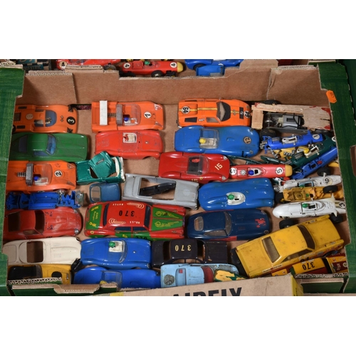 139 - A QUANTITY OF UNBOXED AND ASSORTED VINTAGE SCALEXTRIC, AIRFIX AND OTHER SLOT CARS, not tested, all i... 