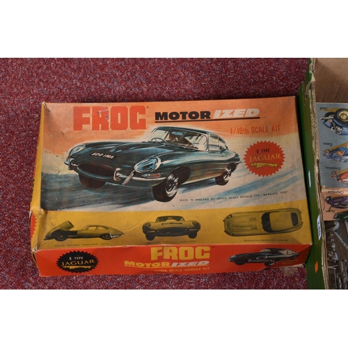 140 - A BOXED TRI-ANG FROG MOTORIZED E TYPE JAGUAR PLASTIC CONSTRUCTION KIT, No.F600, 1:16 scale, part bui... 