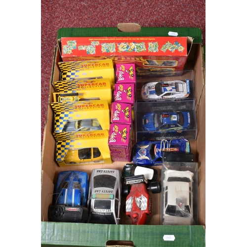 141 - A QUANTITY OF BOXED AND UNBOXED MODERN DIECAST AND PLASTIC VEHICLES, to include boxed Saico, Maisto,... 