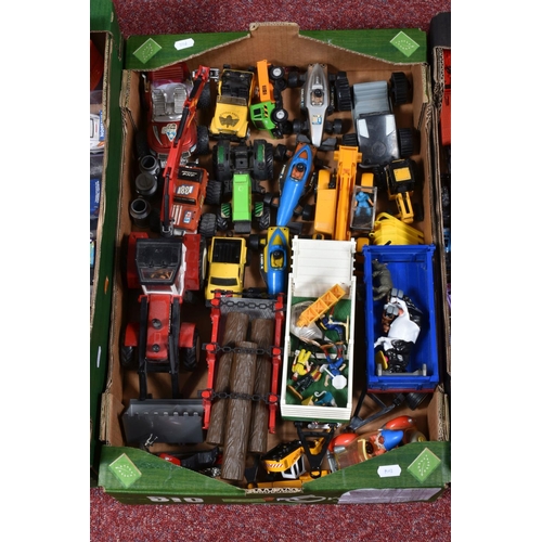 141 - A QUANTITY OF BOXED AND UNBOXED MODERN DIECAST AND PLASTIC VEHICLES, to include boxed Saico, Maisto,... 