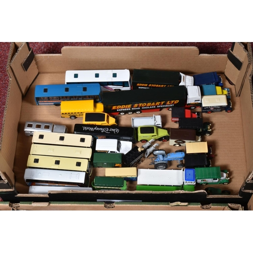 142 - A QUANTITY OF BOXED AND UNBOXED MODERN DIECAST VEHICLES, to include boxed Corgi Classics Truck Set a... 