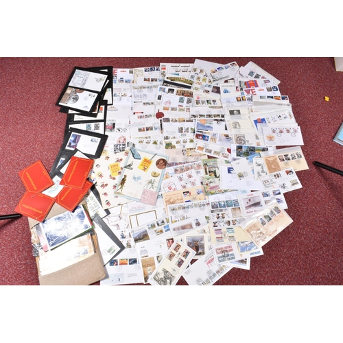 213 - LARGE COLLECTION OF GB FDCS AND STAMPS IN ALBUMS AND LOOSE, we note a couple of year books, mint GB ... 