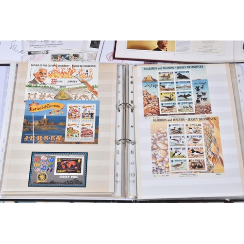 213 - LARGE COLLECTION OF GB FDCS AND STAMPS IN ALBUMS AND LOOSE, we note a couple of year books, mint GB ... 