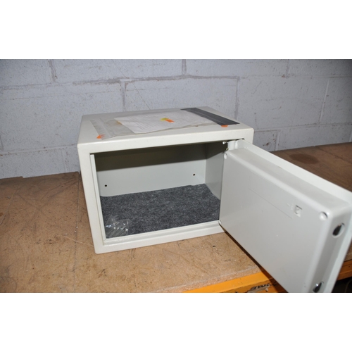 1066 - A POWERMASTER DIGITAL SAFE measuring width 35cm x depth 26cm x height 25cm